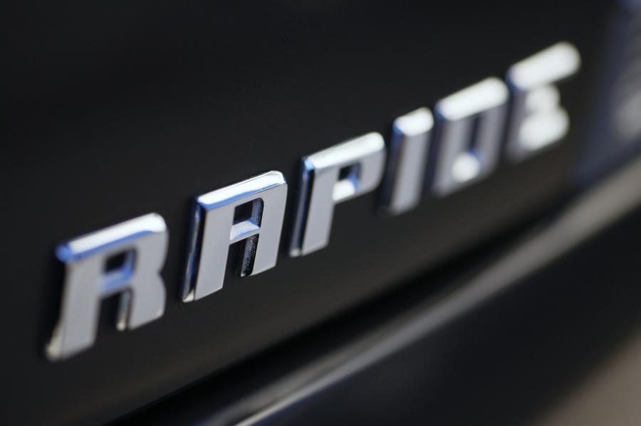 Логотип Aston Martin Rapide 2010 года  (фото 36 из 190)